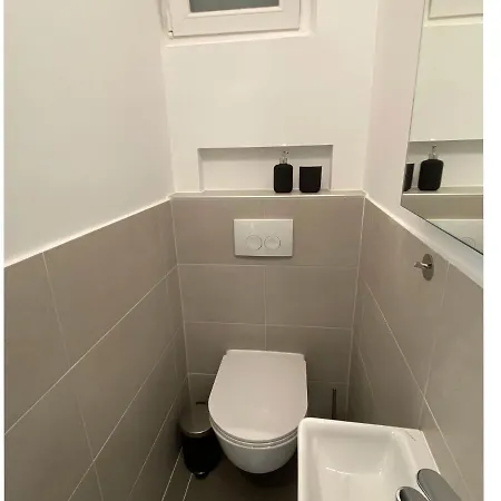 House Laura بيت للعطل *