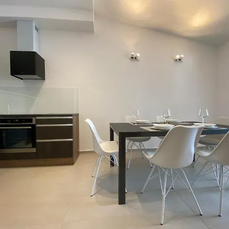 House Laura Semesterbostad Vir