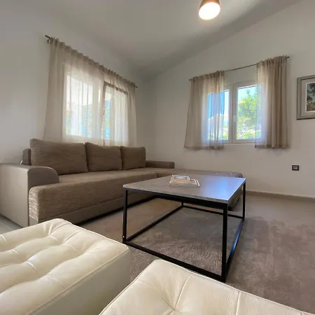 House Laura * فير