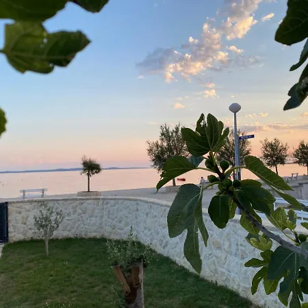 House Laura Tatil Evi *