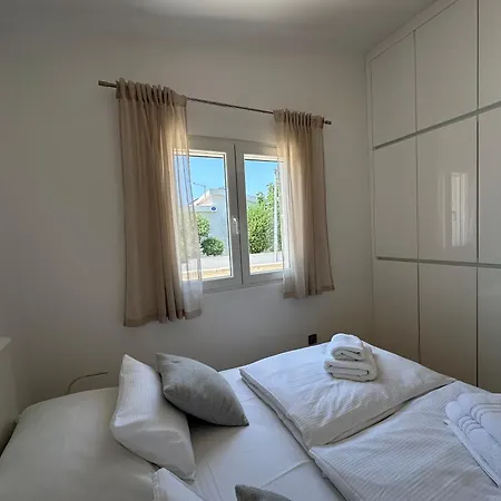House Laura * فير